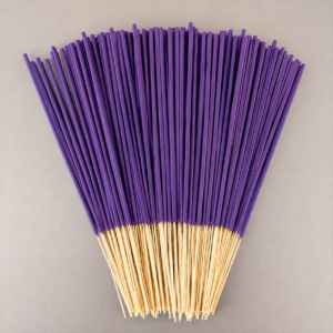 Incenso artesanal de lavanda em varetas aromáticas com 50 unidades para aromaterapia, meditação, yoga e relaxamento.