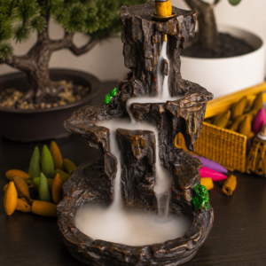 Incensário Cascata Paisagem Montanhosa para aromaterapia, meditação e decoração zen